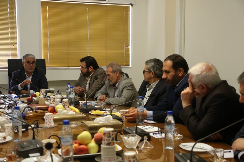 نشست استاندار فارس با نمایندگان استان در مجلس+ عکس/ تبادار: شايستگي، تخصص، قدرت پاسخگويي و اعتقاد به دولت ملاك عمل مدیران قرار خواهد گرفت