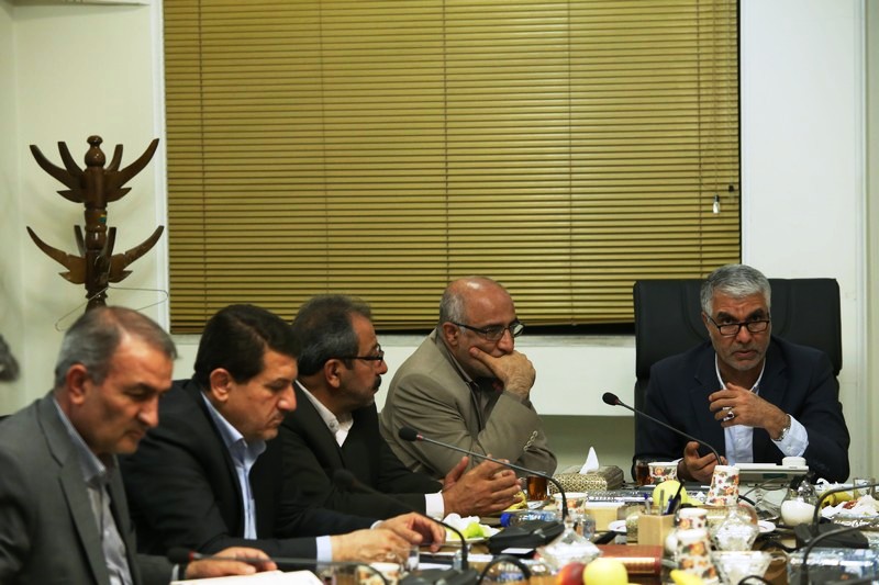 نشست استاندار فارس با نمایندگان استان در مجلس+ عکس/ تبادار: شايستگي، تخصص، قدرت پاسخگويي و اعتقاد به دولت ملاك عمل مدیران قرار خواهد گرفت