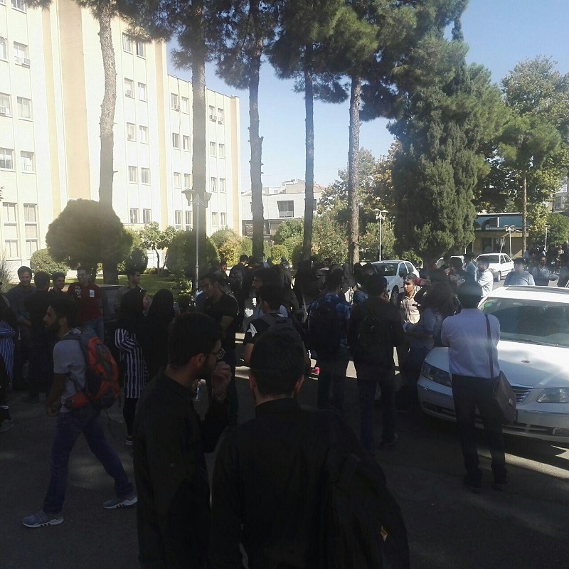 به افرادی که کرسیهای قدرت دانشگاه را به قبضه خود درآوردهاند اعتراض داریم/ برخورد تند و تیز مسئولان با اساتید و دانشجویان حقطلب/ اعتراض دانشجویان به محرومیت سه تن از اساتید از تدریس، بیپاسخ مانده! به افرادی که کرسیهای قدرت دانشگاه را به قبضه خود درآوردهاند اعتراض داریم/ برخورد تند و تیز مسئولان با اساتید و دانشجویان حقطلب/ اعتراض دانشجویان به محرومیت سه تن از اساتید از تدریس، بیپاسخ مانده!