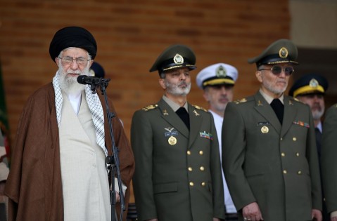 امکان دفاعی کشور قابل مذاکره و چک و چانه زدن نیست