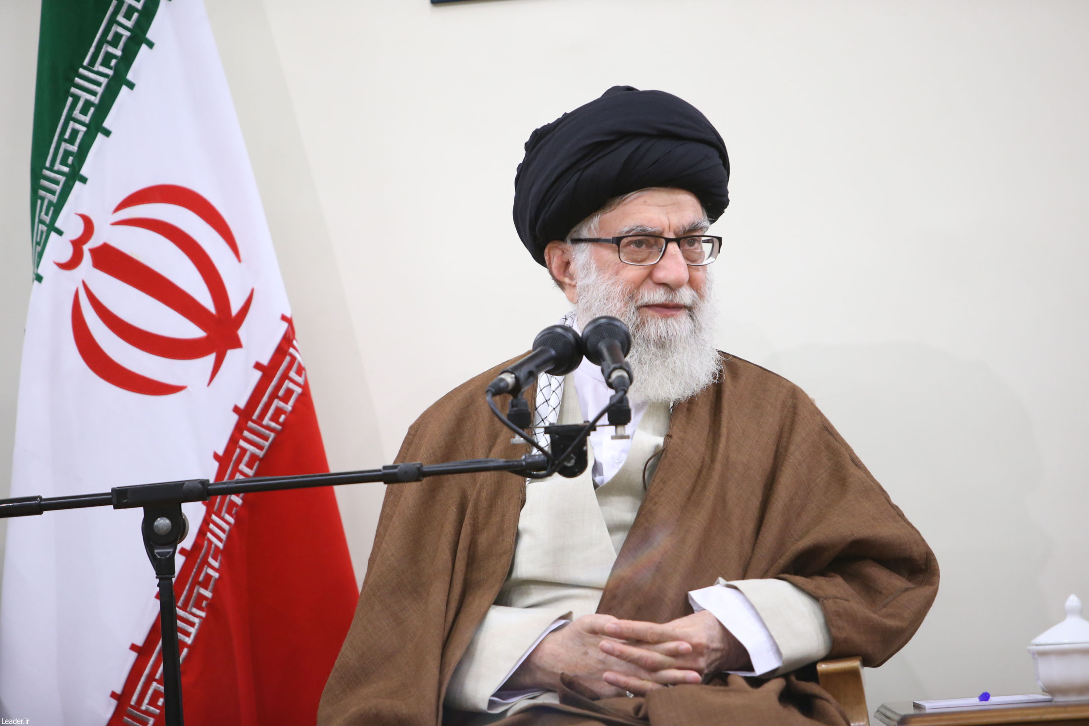 جایگاه ممتاز علمی و فکری هیچگاه مانع ارتباط علامه جعفری با عموم مردم نشد جایگاه ممتاز علمی و فکری هیچگاه مانع ارتباط علامه جعفری با عموم مردم نشد