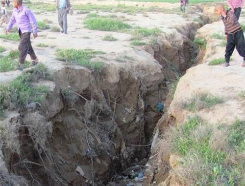 وعده پشت وعده، سهم روستای «دیندارلو» فسا چهار سال پس از فرو نشست زمین
