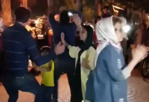 با هم برقصید! اینجا سومین حرم اهلبیت(ع) نیست! با هم برقصید! اینجا سومین حرم اهلبیت(ع) نیست!