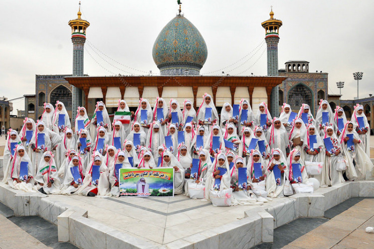 برپایی جشن تکلیف ۸۰۰۰ دانشآموز دختر در حرم شاهچراغ(ع) برپایی جشن تکلیف ۸۰۰۰ دانشآموز دختر در حرم شاهچراغ(ع)