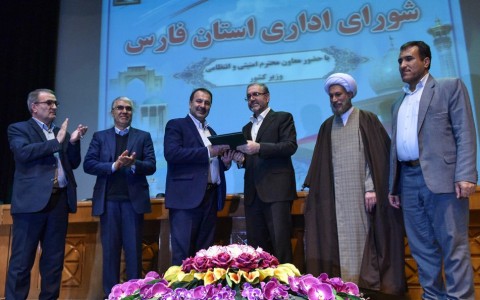 امیدواریم در دوره استاندار جدید استان مسیر پیشرفت را به خوبی طی کند/با مطالبه نخبگان می توان شاهد پیشرفت فارس باشیم/نتیجه تعامل بخش خصوصی و دولتی بهبود در شاخص های کلان اقتصادی