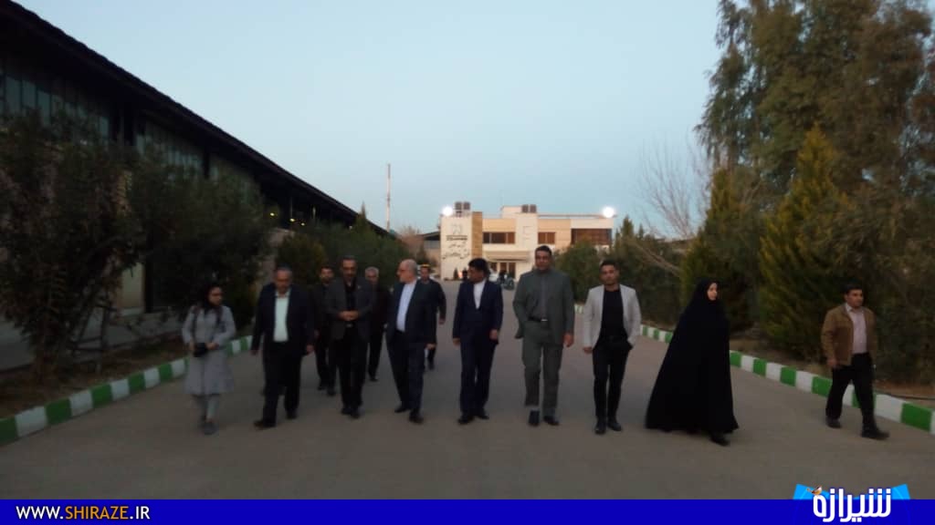 بازدید معاون وزیر خارجه از واحدهای صنعتی شیراز
