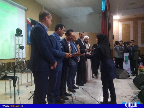 تجلیل از جوانان برتر جهرم در حضور مسوولین استانی+عکس تجلیل از جوانان برتر جهرم در حضور مسوولین استانی+عکس