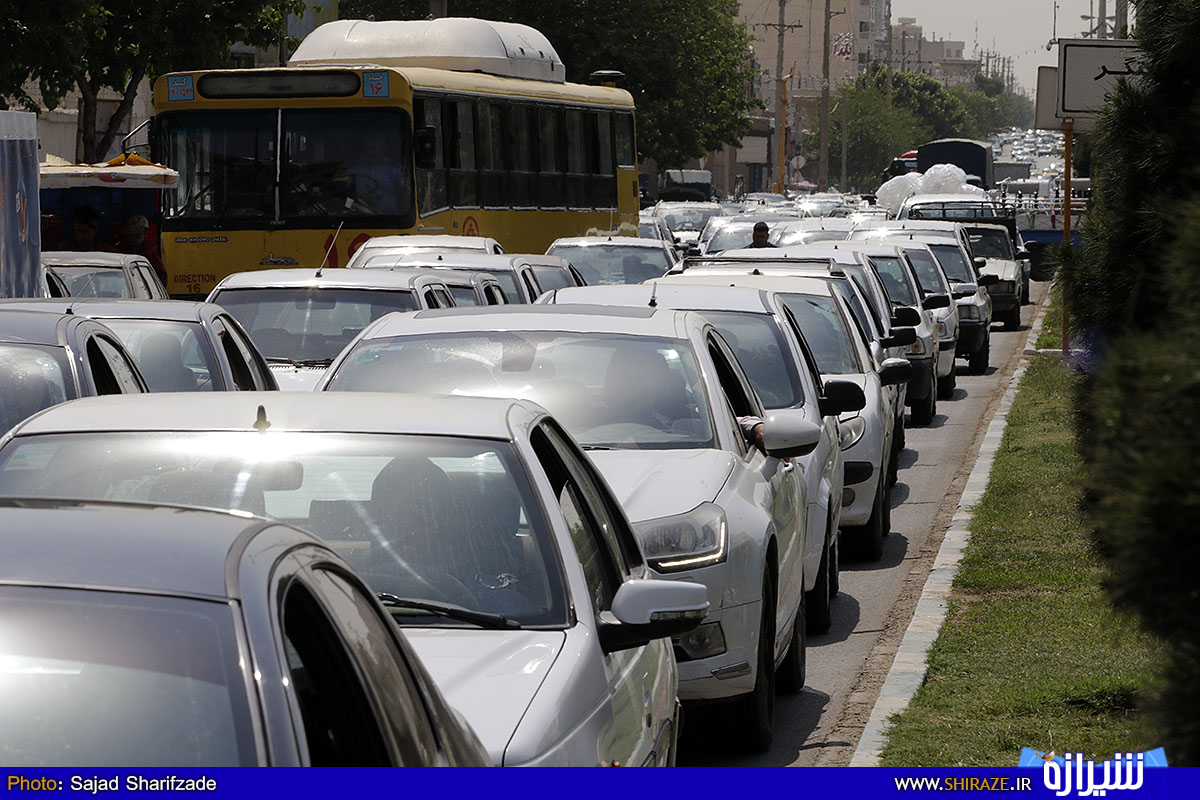 اعتصاب نفتکش ها در شیراز درسر ساز شد/ ایجاد صف های طولانی مقابل پمپ بنزین و نارضایتی مردم/ تشکیل شورای تامین شهرستان