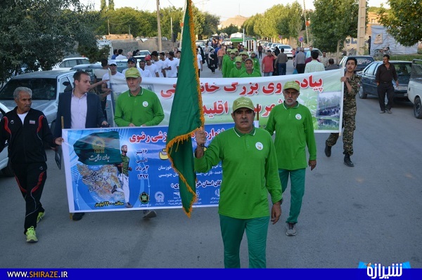 آیین استقبال از دوندگان جاده ولایت در اقلید + تصاویر آیین استقبال از دوندگان جاده ولایت در اقلید + تصاویر