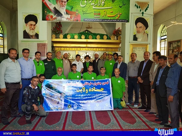 آیین استقبال از دوندگان جاده ولایت در اقلید + تصاویر آیین استقبال از دوندگان جاده ولایت در اقلید + تصاویر