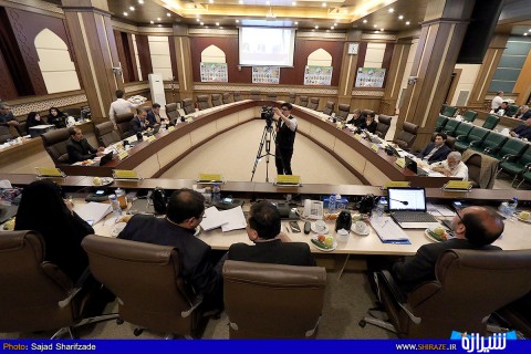 انتقاد از ناتوانی دولت در کنترل اوضاع اقتصادی / موافقت محیط زیست با احداث سد تنگ سرخ / دادخواهی معلمان بازنشسته پشت درب شورا انتقاد از ناتوانی دولت در کنترل اوضاع اقتصادی / موافقت محیط زیست با احداث سد تنگ سرخ / دادخواهی معلمان بازنشسته پشت درب شورا
