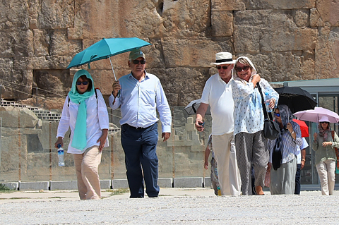 بازدید بیش از 3 میلیون گردشگر از جاذبه های استان فارس/ اروپایی ها در صدر گردشگران خارجی بازدید بیش از 3 میلیون گردشگر از جاذبه های استان فارس/ اروپایی ها در صدر گردشگران خارجی