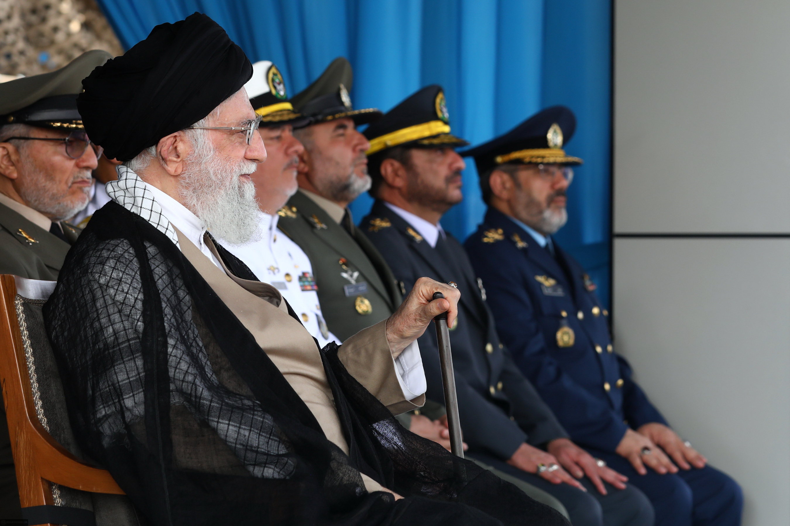 اگر ملتی از اخم های قدرت استکباری جا نخورد آنها را به عقب نشینی وادار می کند اگر ملتی از اخم های قدرت استکباری جا نخورد آنها را به عقب نشینی وادار می کند