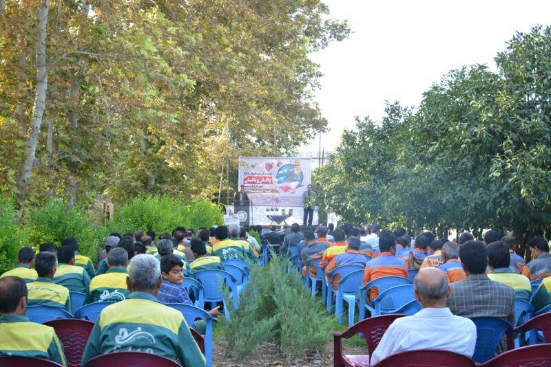 اولین نشست کتاب خوان ویژه پاکبانان و باغبانان در شهرستان فسا برگزار شد.