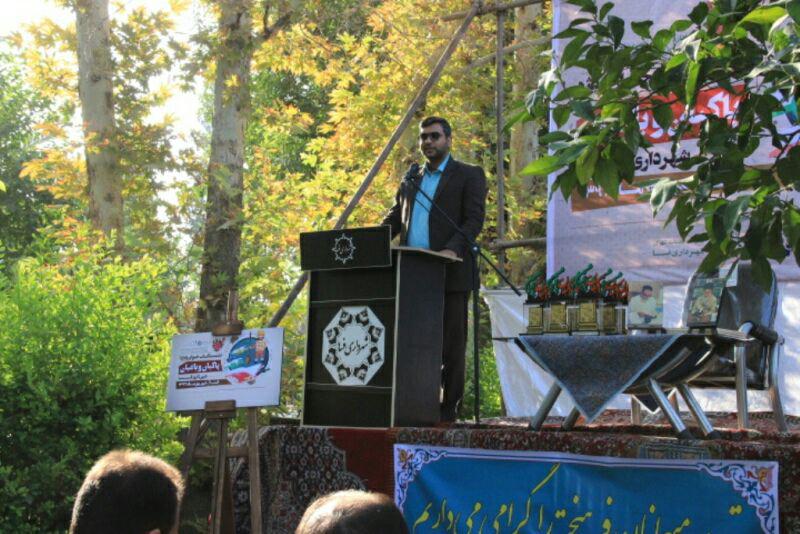 اولین نشست کتاب خوان ویژه پاکبانان و باغبانان در شهرستان فسا برگزار شد.