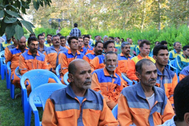 اولین نشست کتاب خوان ویژه پاکبانان و باغبانان در شهرستان فسا برگزار شد.