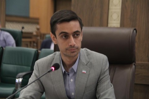 مدیریتِ کت و شلواری روپوشی برای پنهان کردن دست های خالی مدیران!/مافیای فساد با هر دو جریان سیاسی کار می‌کند/ مسیر توسعه بصورت وارونه طی شده/ هتل آسمان با مجوز 15 طبقه ساخته!