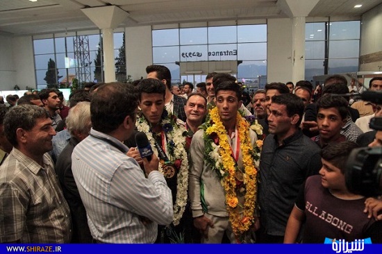 آیین استقبال از مدال آوران کشتی بازی های آسیایی در فرودگاه شیراز+تصاویر آیین استقبال از مدال آوران کشتی بازی های آسیایی در فرودگاه شیراز+تصاویر