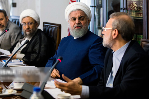 گام دو قوه برای رفع مشکلات کشور؛ مردم در انتظار اقدام دولت