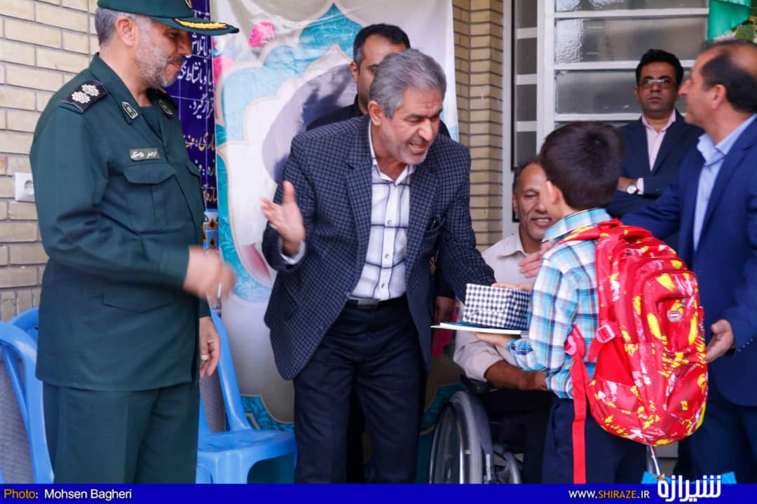 استقبال از فرزندان شهدا در اولین روز از مدرسه