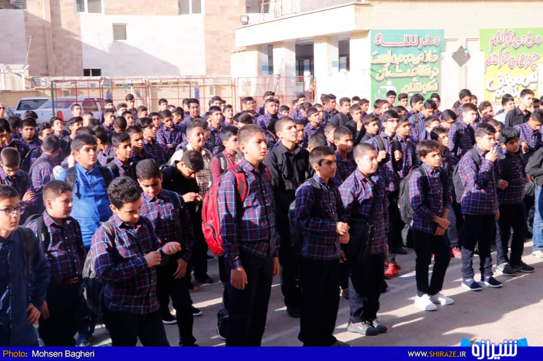 استقبال از فرزندان شهدا در اولین روز از مدرسه