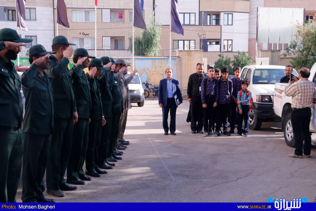 استقبال از فرزندان شهدا در اولین روز از مدرسه