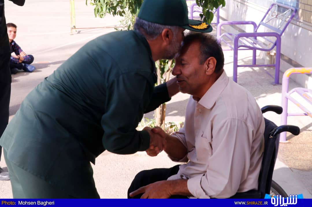 استقبال از فرزندان شهدا در اولین روز از مدرسه