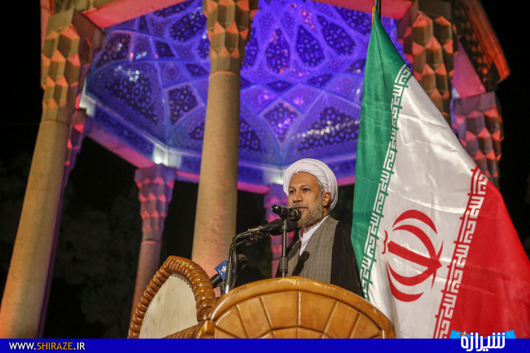 ۲۰ سال است که احیا آب رکن آباد دنبال می کنیم اما همچنان ویران است/ تحفه حافظ برای حل مشکلات انسان معاصر چیست؟/ رونمایی از مجموعه سه جلدی «این کیمیای هستی» ۲۰ سال است که احیا آب رکن آباد دنبال می کنیم اما همچنان ویران است/ تحفه حافظ برای حل مشکلات انسان معاصر چیست؟/ رونمایی از مجموعه سه جلدی «این کیمیای هستی»