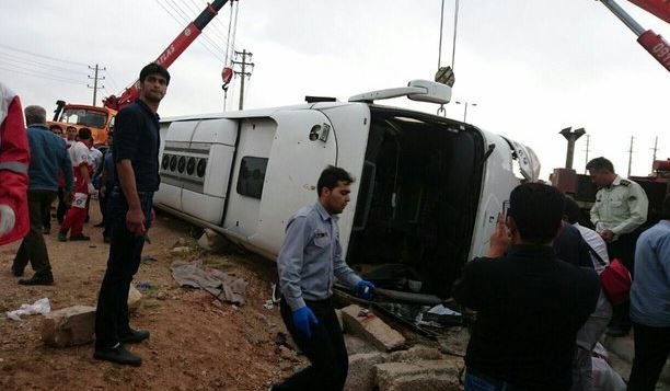 «خواب آلودگی راننده» علت حادثه واژگونی اتوبوس در محور سعادت شهر-شيراز «خواب آلودگی راننده» علت حادثه واژگونی اتوبوس در محور سعادت شهر-شيراز