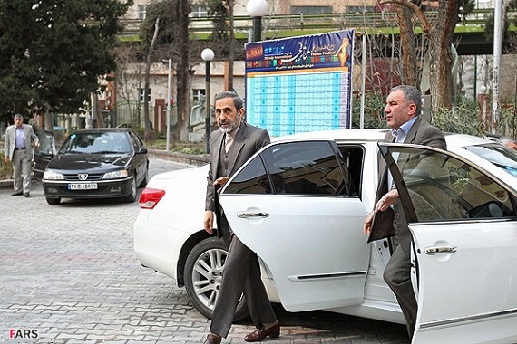 آقای ولایتی! مردم ما مقاومت کردن را بلدند، شما اگر حرف زدن بلد نیستید، سکوت را بیاموزید! آقای ولایتی! مردم ما مقاومت کردن را بلدند، شما اگر حرف زدن بلد نیستید، سکوت را بیاموزید!