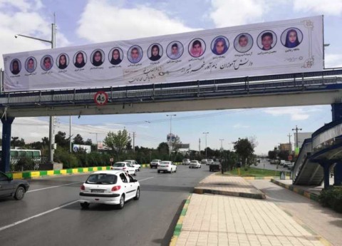 بنری در شیراز که کمتر مورد توجه قرار گرفت! بنری در شیراز که کمتر مورد توجه قرار گرفت!