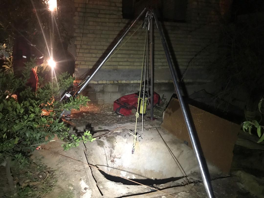 جوانی در روستای کیان آباد شیراز بر اثر سقوط در چاه ،جان باخت. جوانی در روستای کیان آباد شیراز بر اثر سقوط در چاه ،جان باخت.