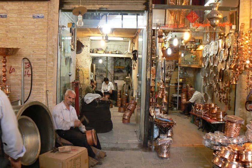 صدایی رو به خاموشی/تک صدایی بازار مسگرها صدایی رو به خاموشی/تک صدایی بازار مسگرها