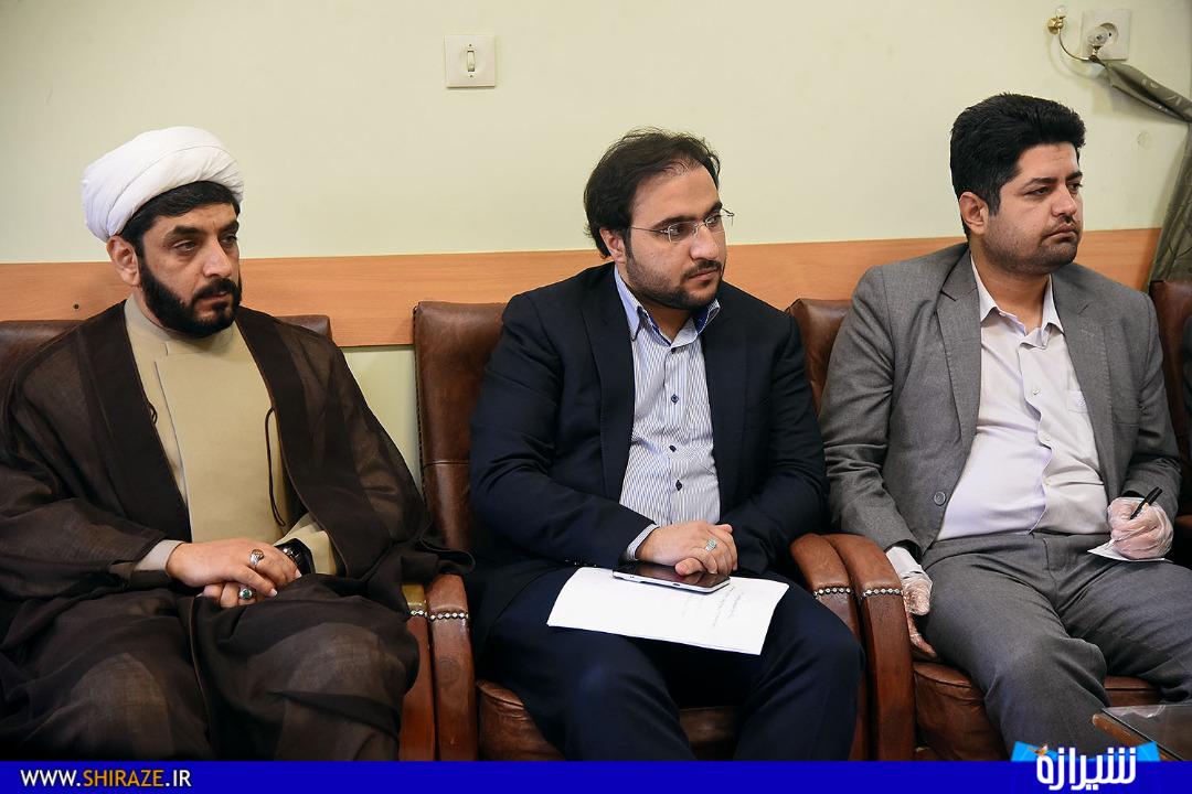 در عالم طلبگی عنوان و مقام وجود ندارد در عالم طلبگی عنوان و مقام وجود ندارد