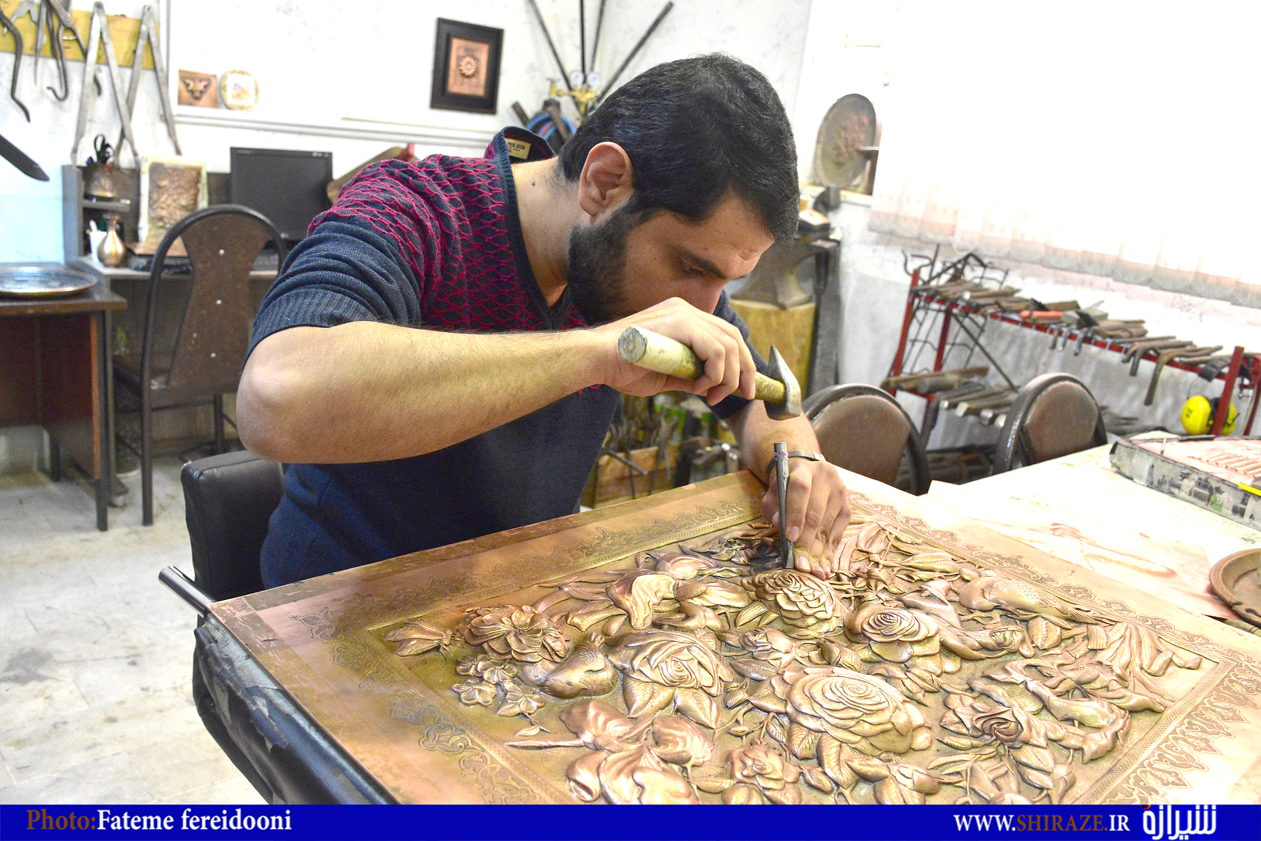 متقاضیانی مانند مجموعه داران و متخصصین فعال در حوزه هنرهای دستی عرضه می شود متقاضیانی مانند مجموعه داران و متخصصین فعال در حوزه هنرهای دستی عرضه می شود