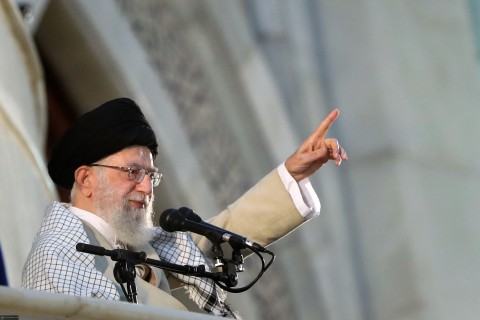 رهبر انقلاب در خطبههای نماز عید فطر: مبادا سیلزدگان فراموش شوند/ معامله قرن خیانت بزرگ به اسلام است رهبر انقلاب در خطبههای نماز عید فطر: مبادا سیلزدگان فراموش شوند/ معامله قرن خیانت بزرگ به اسلام است