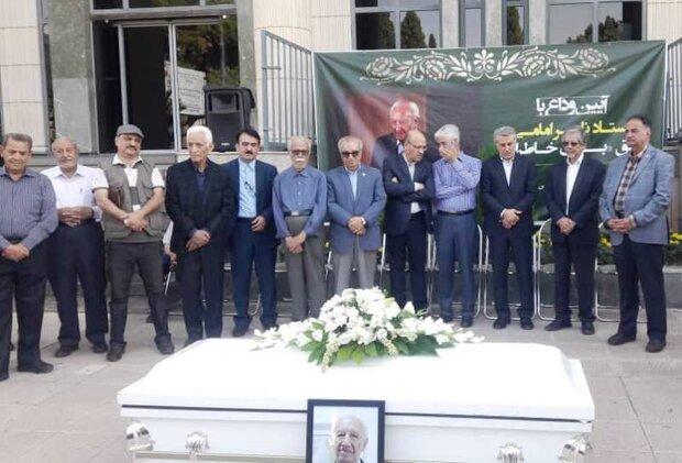 پیکر ناصر امامی شاعر و ادیب در شیراز تشییع شد پیکر ناصر امامی شاعر و ادیب در شیراز تشییع شد