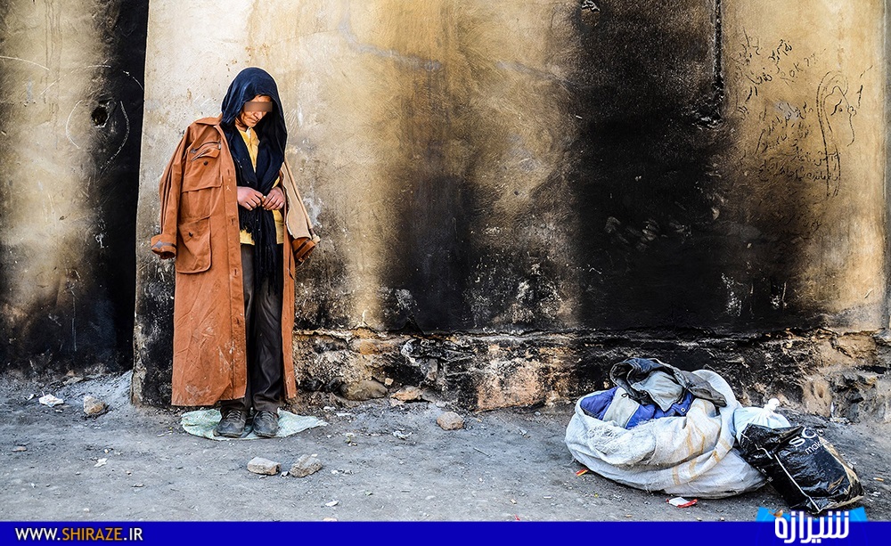 وضعیت زمین چمن بوستان انقلاب شیراز نمونه کوچکی از دلایل به نتیجه نرسیدن مشکلات مردم وضعیت زمین چمن بوستان انقلاب شیراز نمونه کوچکی از دلایل به نتیجه نرسیدن مشکلات مردم