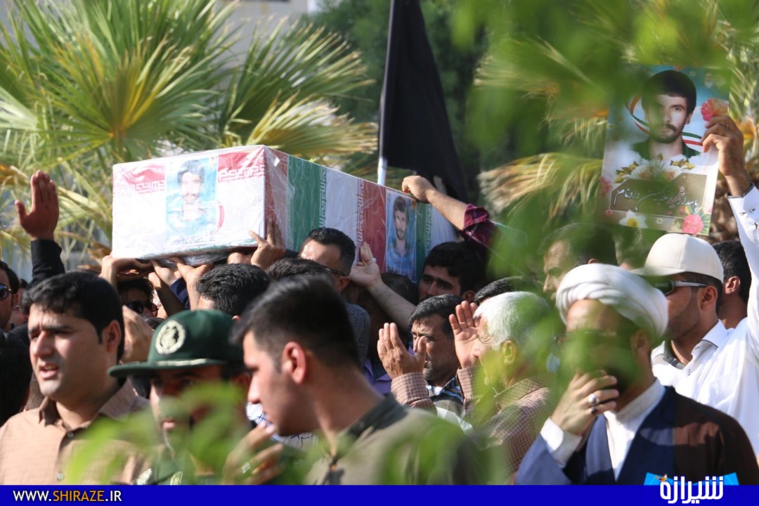 سنگ تمام اشکنانی ها در مراسم تشییع و تدفین شهید غلامحسین دادنام سنگ تمام اشکنانی ها در مراسم تشییع و تدفین شهید غلامحسین دادنام