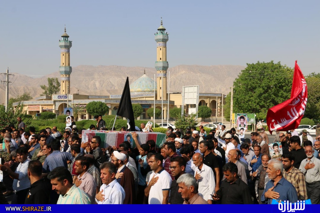 سنگ تمام اشکنانی ها در مراسم تشییع و تدفین شهید غلامحسین دادنام سنگ تمام اشکنانی ها در مراسم تشییع و تدفین شهید غلامحسین دادنام