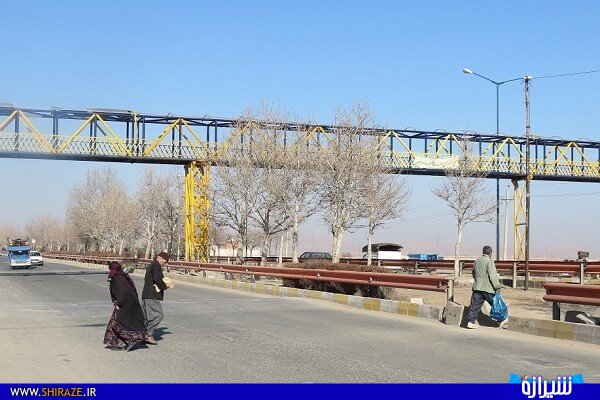 تجهیز پل های مکانیزه عابرپیاده به سامانه پایش تصویر/ نجات جان یک نفر می ارزد به تمامی هزینه کردها در کمربندی شیراز/ در تمامی محورهای پرسرعت شیراز نیاز به پل های عابرپیاده داریم تجهیز پل های مکانیزه عابرپیاده به سامانه پایش تصویر/ نجات جان یک نفر می ارزد به تمامی هزینه کردها در کمربندی شیراز/ در تمامی محورهای پرسرعت شیراز نیاز به پل های عابرپیاده داریم