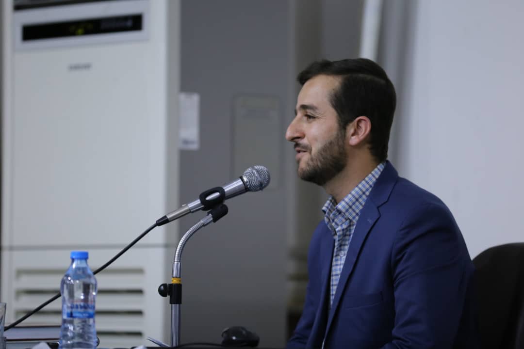 افتخار به گذشته و امید منطقی و واقع گرایانه به آینده از محور های اصلی بیانیه گام دوم افتخار به گذشته و امید منطقی و واقع گرایانه به آینده از محور های اصلی بیانیه گام دوم