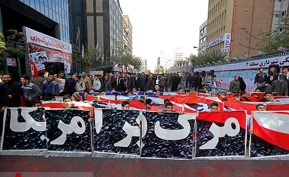چهار نسل استکبارستیزی؛ مردم ۱۰۰۰ شهر ایران امروز فریاد «مرگ بر آمریکا» سر میدهند چهار نسل استکبارستیزی؛ مردم ۱۰۰۰ شهر ایران امروز فریاد «مرگ بر آمریکا» سر میدهند