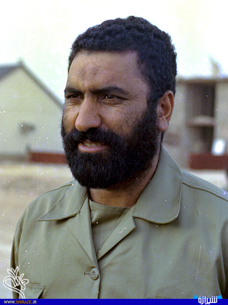 شهید اکبر خردپیشه شیرازی فرمانده یگان دریایی لشگر17علی ابن ابی طالب (ع) شهید اکبر خردپیشه شیرازی فرمانده یگان دریایی لشگر17علی ابن ابی طالب (ع)