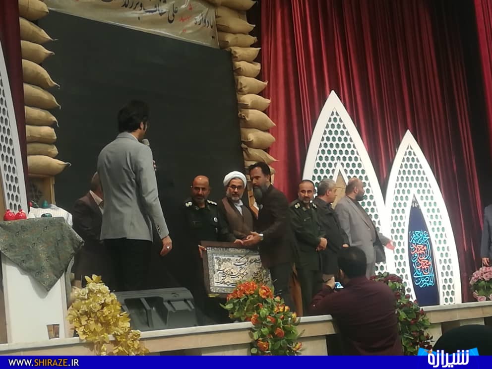 برای پیشبرد انقلاب، حتی باید نحوه اندیشیدن را هم عوض کرد/ یرمایه گذاری برای دین، ضرر به همراه ندارد/ عزت امروز شهدا را مرهون اطاعت‌پذیری آنان از امام/ دوقطبی سازان جنگ و سازش، مشکل توحیدی دارند
