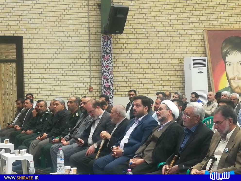 برای پیشبرد انقلاب، حتی باید نحوه اندیشیدن را هم عوض کرد/ یرمایه گذاری برای دین، ضرر به همراه ندارد/ عزت امروز شهدا را مرهون اطاعت‌پذیری آنان از امام/ دوقطبی سازان جنگ و سازش، مشکل توحیدی دارند