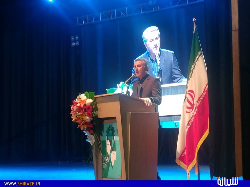 ظرفیت و پتانسیل بسیار بالایی استان فارس در عرصه هنرهای نمایشی/ تأثیر تئاتر در کاهش آسیب‌های اجتماعی و نیز آموزش به قشر جوان/ هنرمند مانند تنگ بلور است، شفاف اما شکننده است