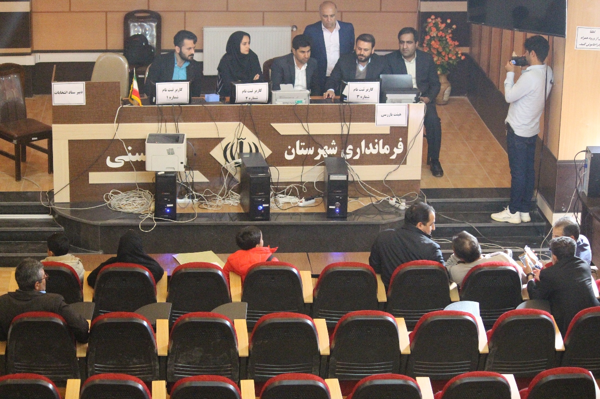 اول روز ثبت نام انتخابات مجلس در ممسنی / یک ثبت نام موفق و یک ثبت نام نا موفق