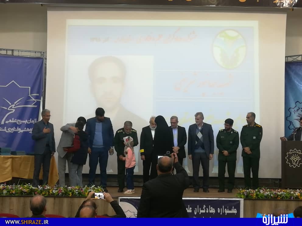 بسیج، عصای موسی در انقلاب اسلامی است/ هر عنصر بسیجی برای خود، یک کانون اثرگذار در جامعه است/ ارتباط میان دانشگاه، صنعت و بازار، اقتصاد رونق می‌گیرد