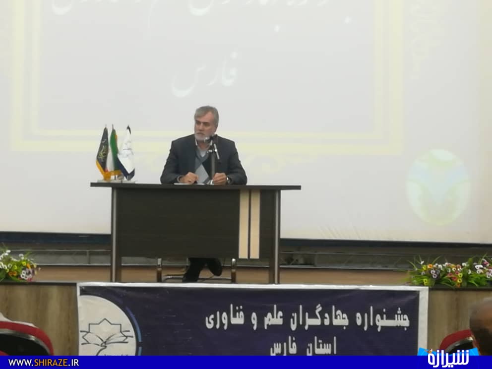 بسیج، عصای موسی در انقلاب اسلامی است/ هر عنصر بسیجی برای خود، یک کانون اثرگذار در جامعه است/ ارتباط میان دانشگاه، صنعت و بازار، اقتصاد رونق می‌گیرد